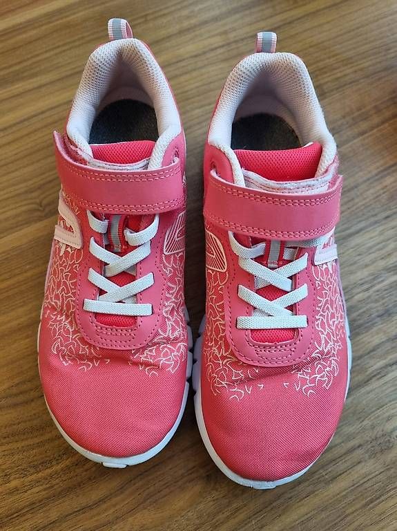 Schuhe für Mädchen: Turnschuhe Gr. 35 – Gebraucht aus Zürich von ani_qj8q
