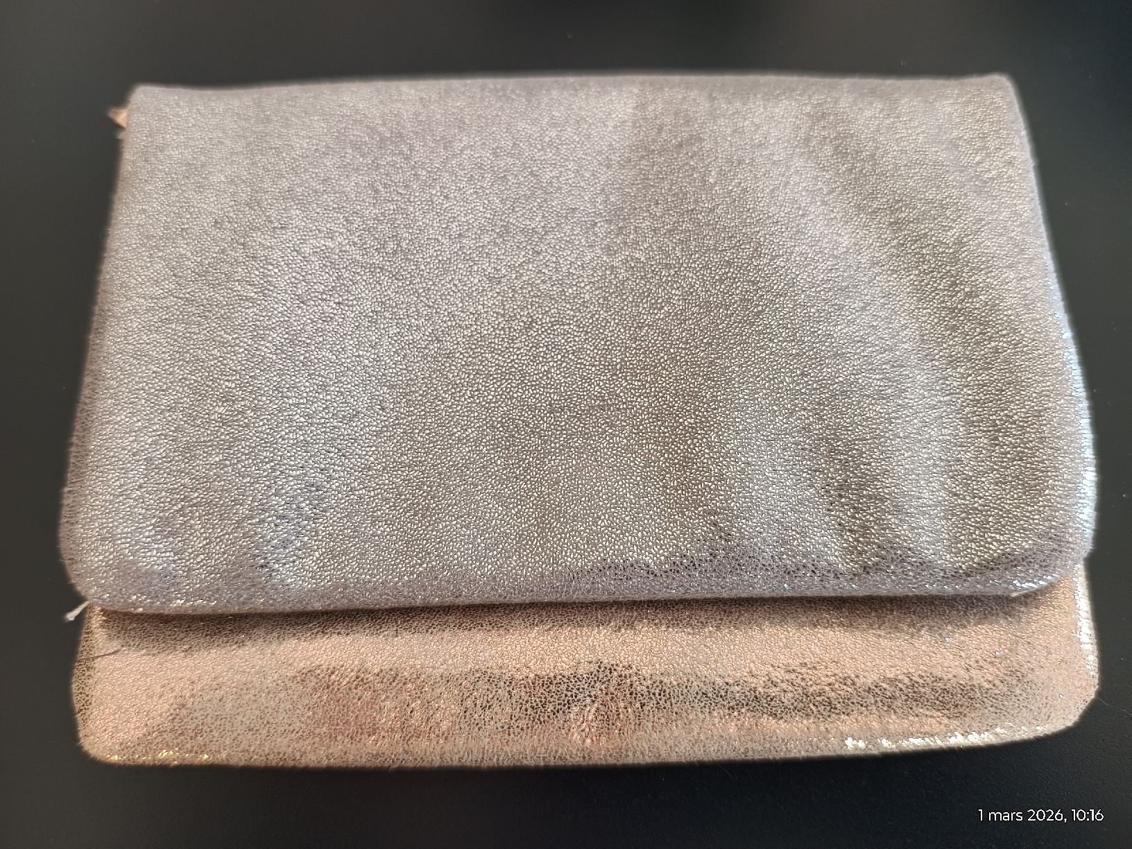 Borse da donna: Pochette argent et doré irisée Birchbox - neuve – Nuovo e nell'imballaggio originale da Genève venduto da Brachiopode