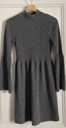 Graues Woll- Strickkleid mit Glockenärmeln, Grösse M, 