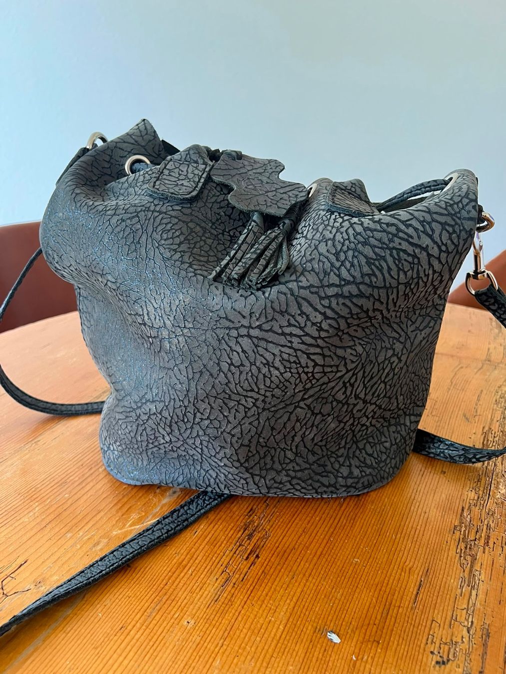 Taschen für Damen: Blaue Lederhandtasche – Gebraucht aus Zürich von lisitsyna 2