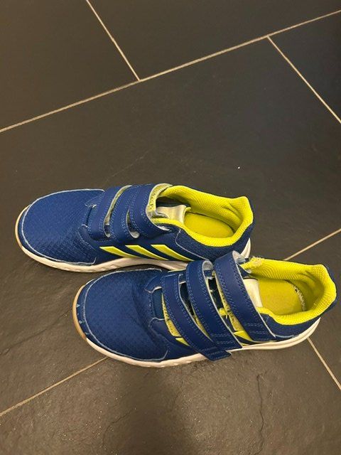Adidas Scarpe da uomo: Adidas Hallenturnschuhe – Usato da Niederlenz venduto da nad_7g5w 1