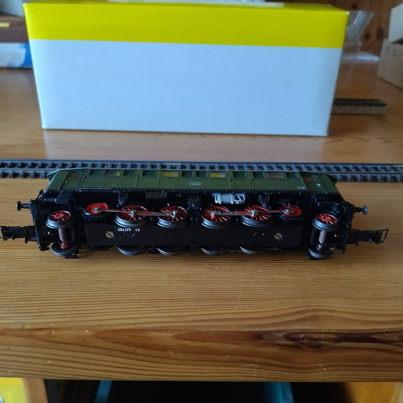 Trix Modellini di ferrovie: Trix Lok BR E 75 (810) – Usato da Basel venduto da BeanieUp 4