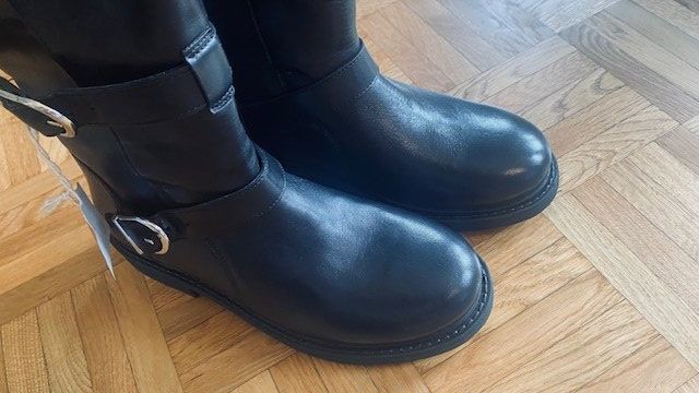 Damenschuhe: Damenstiefel in Grösse 36 und 38 – Gebraucht aus Basel von Berlinofx 2