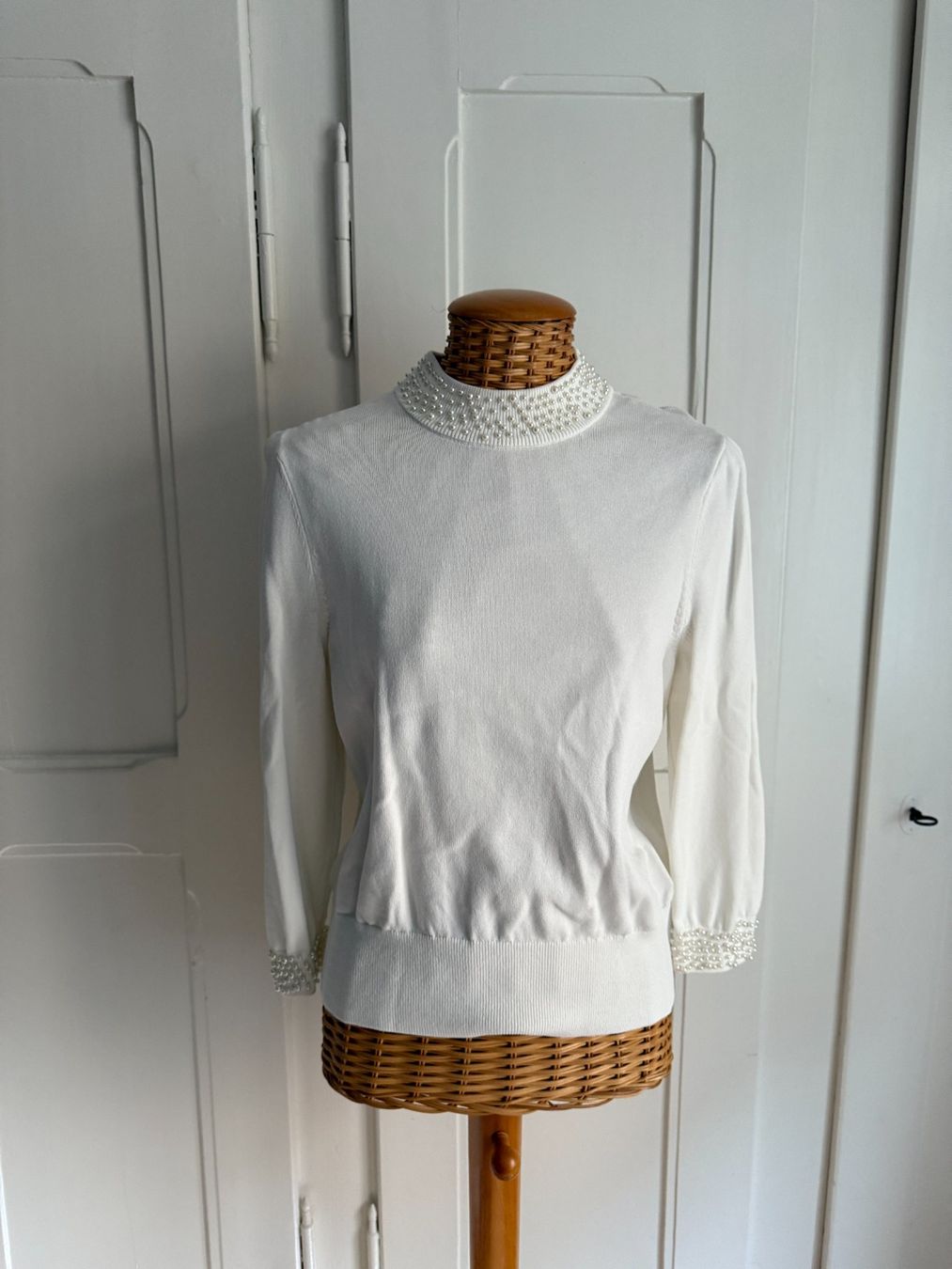 H&M Pulls & Sweat-shirts: Pullover weiss mit Perlen S – D'occasion à Zürich par Diazaio