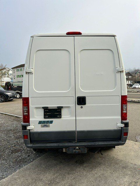 Fiat Nutzfahrzeuge: Fiat Ducato Maxi 2.8 JTD  Anhängelast  2000 kg – Gebraucht aus Oberriet SG von  2