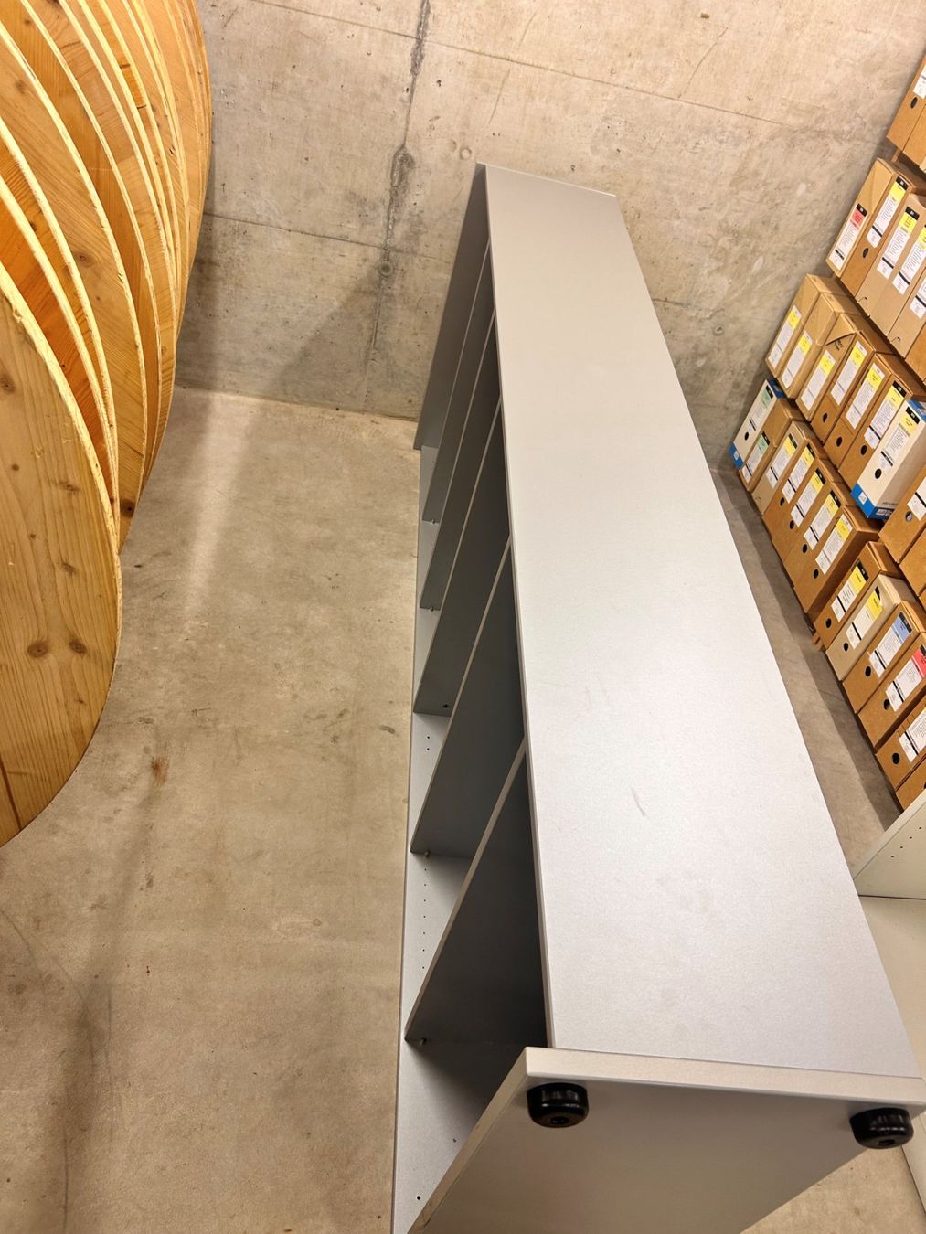 Scaffali: Graues Holzregal - Top Zustand! – Usato da Zürich venduto da Kalthalbeisen 2