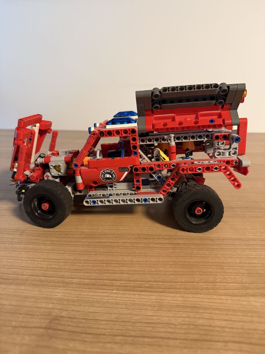 Modellini d'auto: LEGO Technik First Responder – Usato da Luzern venduto da Sbalu1984 1