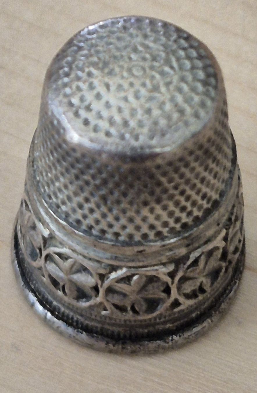 Dés à coudre: Dé à coudre vintage – D'occasion à Plan-les-Ouates par Momonea