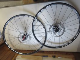 DT Swiss Laufradsatz 26" 28 Speichen H135mm V15x100mm