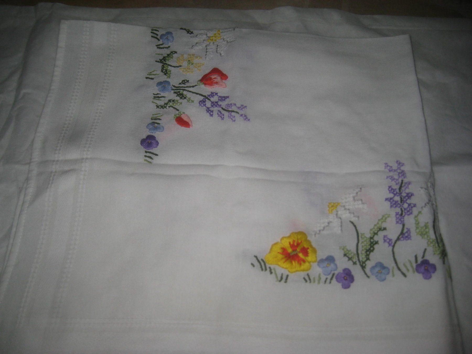 Autre linge de table: TISCHTUCH   BESTICKT – D'occasion à Uster par flocke1 2