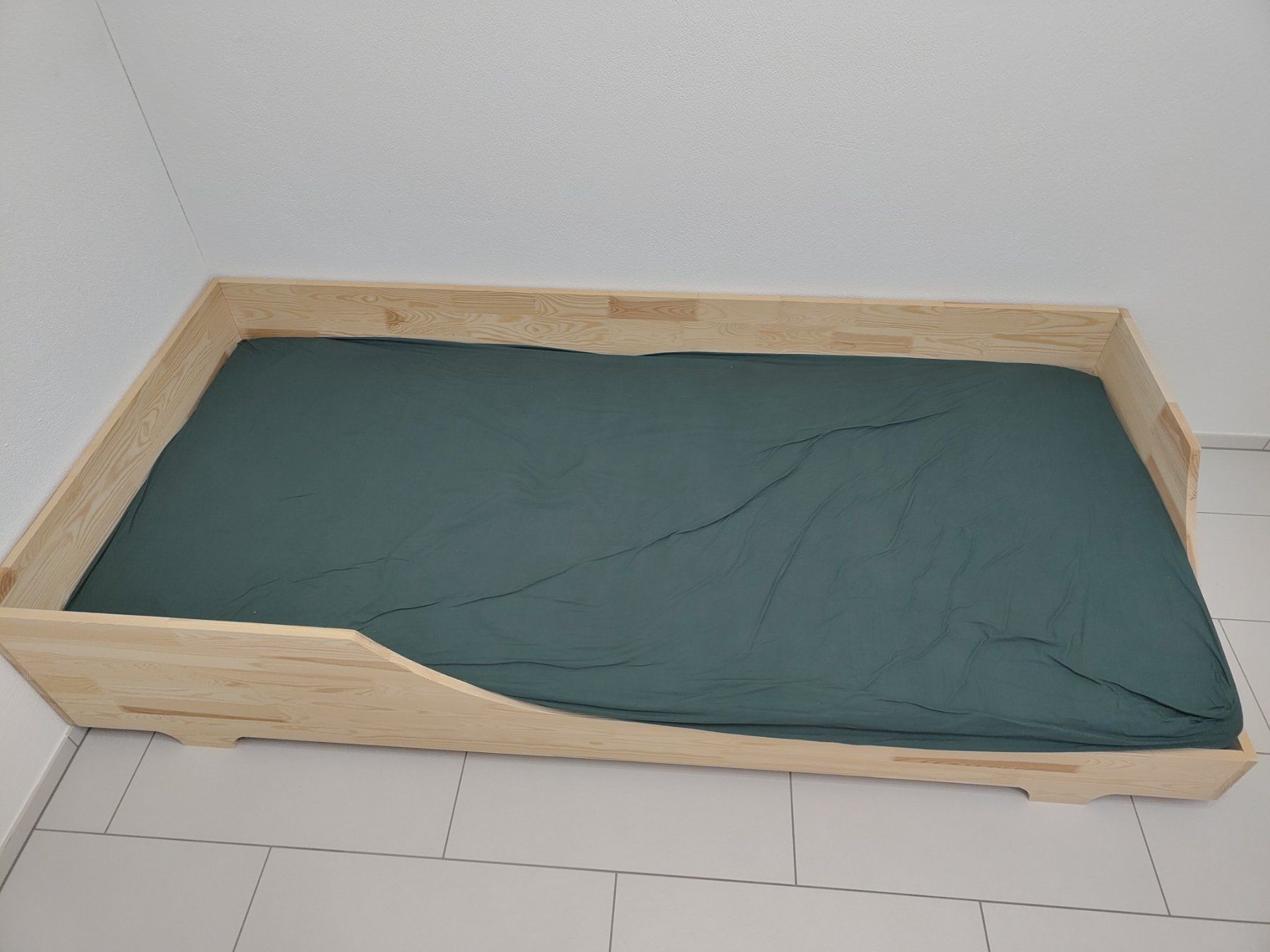 Betten: Kinder Bett Holz – Gebraucht aus Fläsch von Nicjan