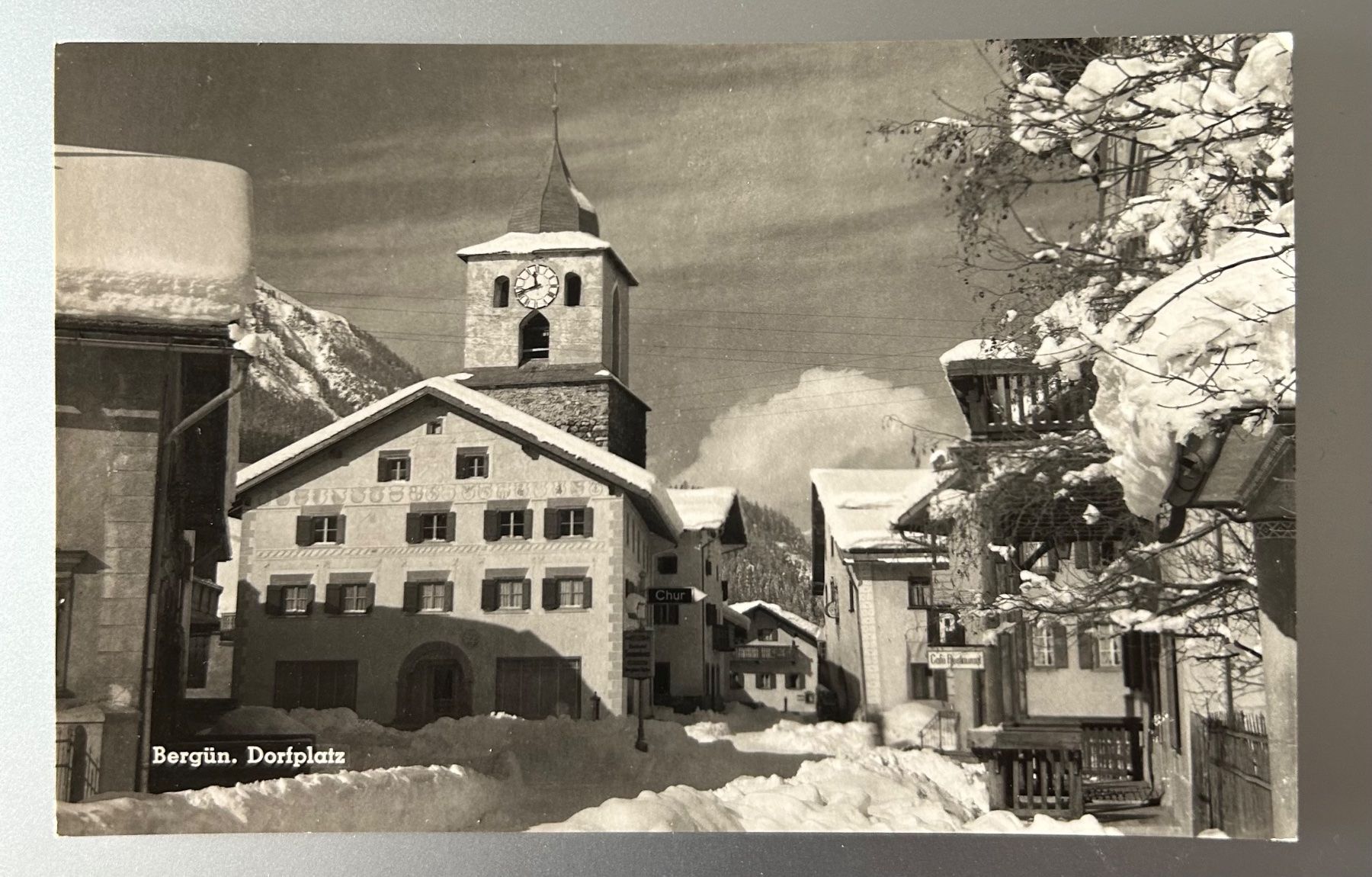Cartoline postali: Bergün Dorfplatz – Usato da Athenaz (Avusy) venduto da xam48