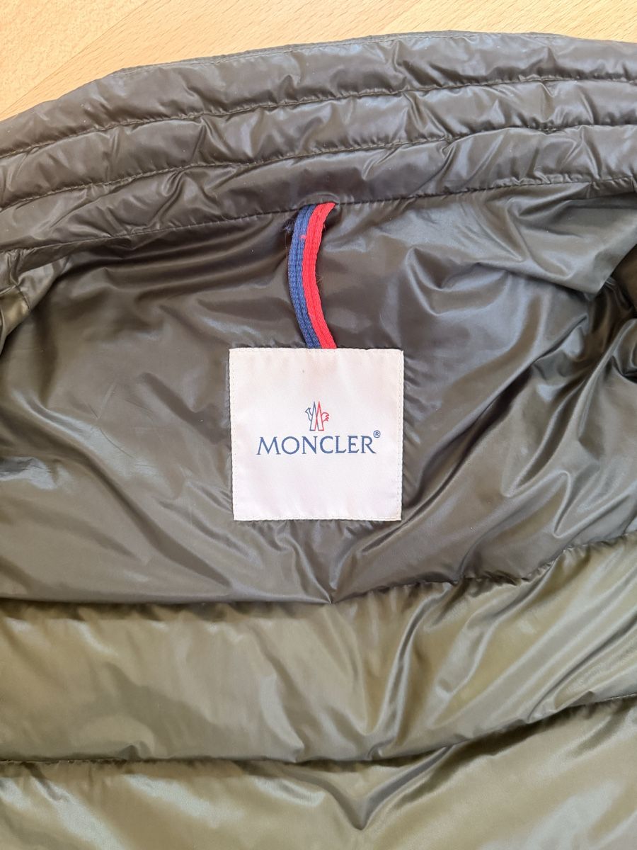 Moncler Giacche: Moncler Olive Lightweight Padded Jacket - Size 1 – Usato da Zürich venduto da annaballerina97 2