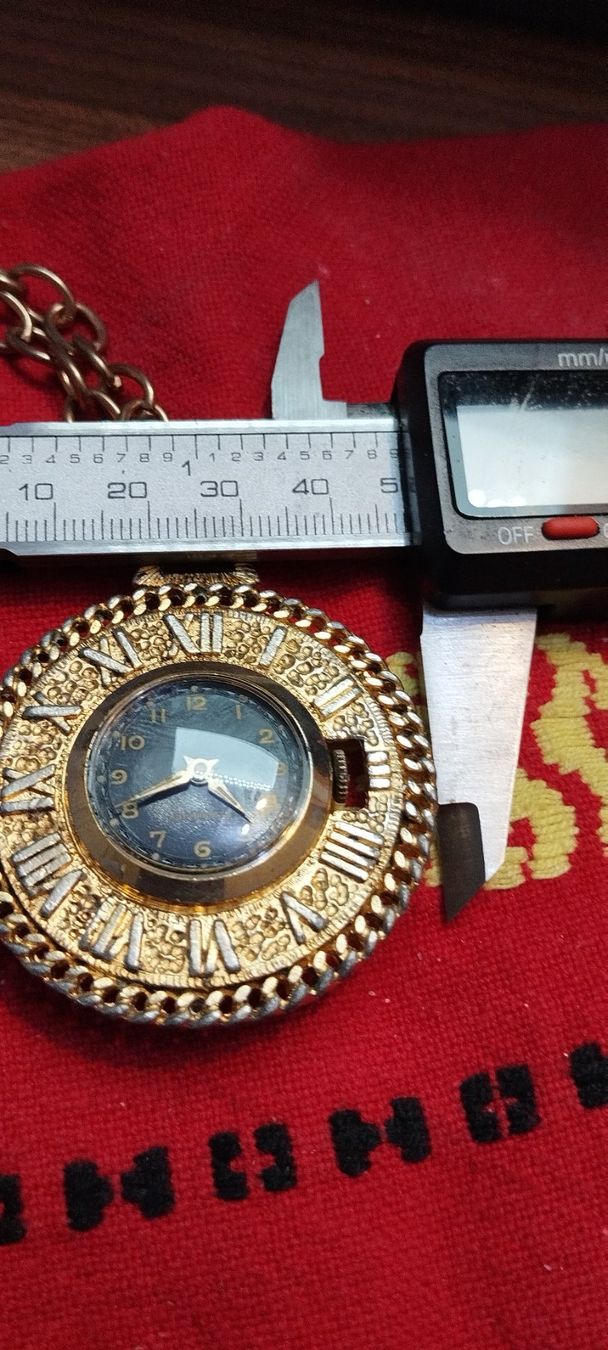 Ciondoli: Pendentif vintage montre – Usato da La Chaux-de-Fonds venduto da jac_9llg 4