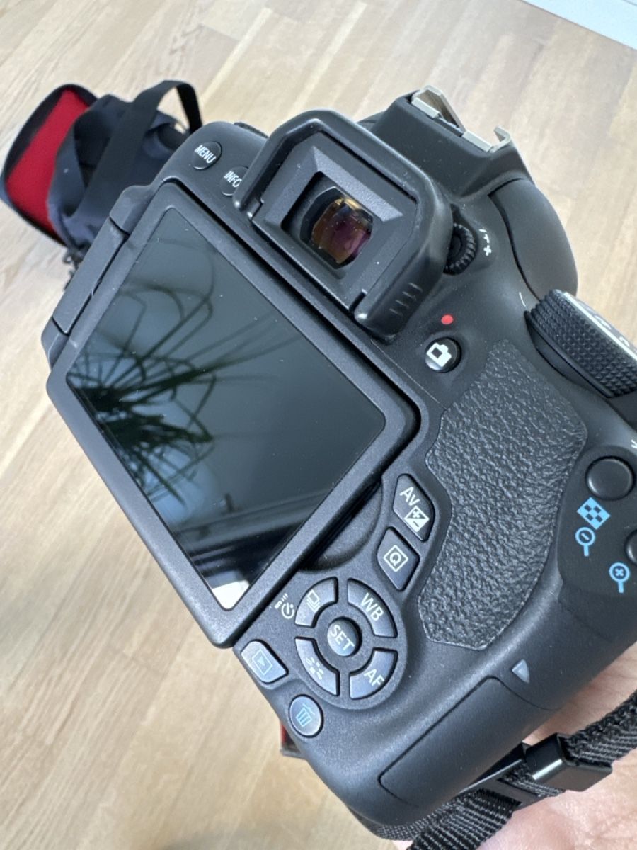 Canon Appareil photo: Canon EOS 750D – D'occasion à Basel par xxx099 2