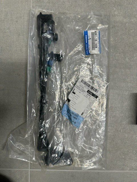 Mazda Tutti pezzi di ricambio auto: Mazda RX-8 - Spare parts & accessories – Usato da Crassier venduto da phildede 2