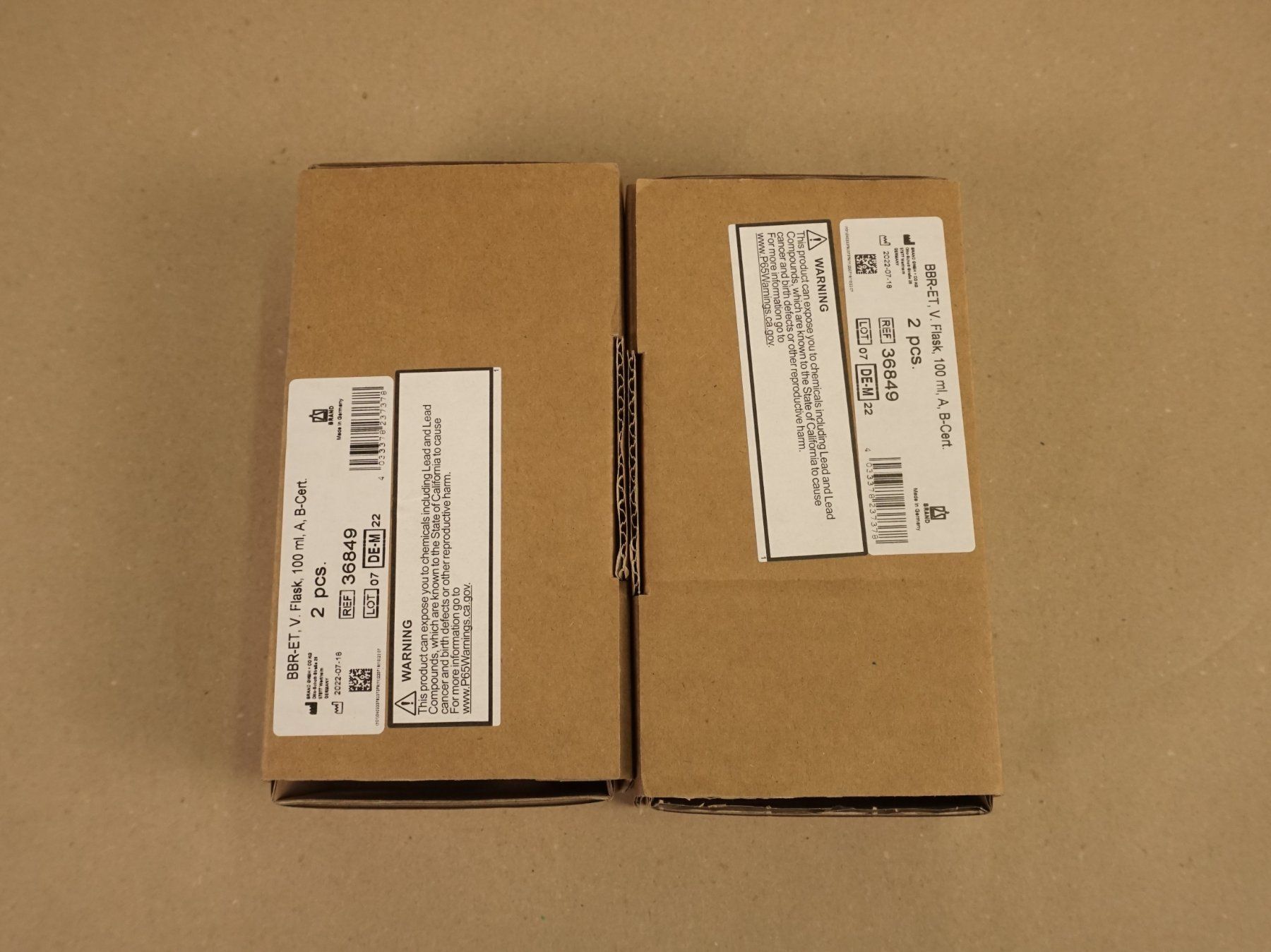 Accessori da laboratorio: Messkolben 100ml 2x2 STK mit Schliff und Deckel – Usato da Pratteln venduto da Restwert_Pratteln 2