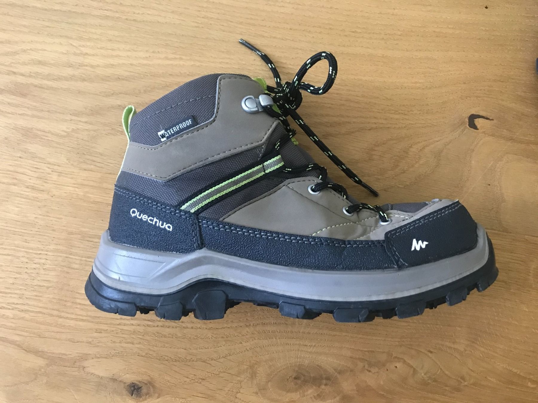 Decathlon Scarpe per ragazzi: Neuwertige Wanderschuhe von Quechua, Grösse 35 – Nuovo (secondo la descrizione) da Münchenbuchsee venduto da Bridget7 1