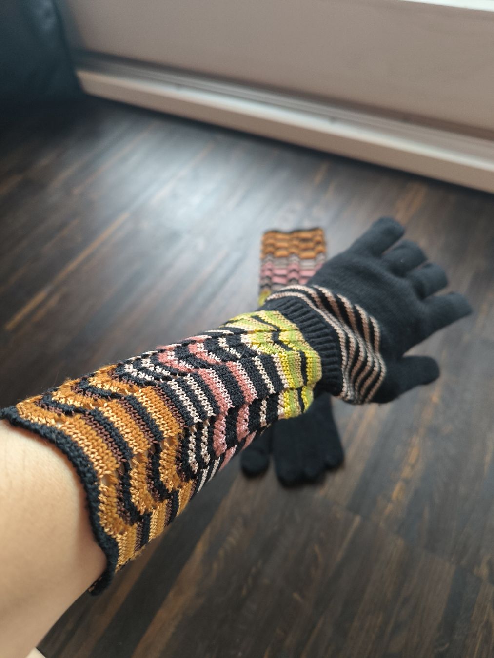 Guanti & manicotti: Original Missoni Wool Blend Gloves, Size M, zigzag pattern! – Usato da Zug venduto da LindaManga