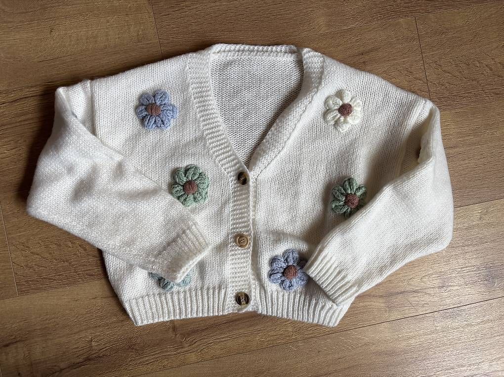 Giacche & Cappotti: Strickjacke mit Strickblumen – Usato da Rupperswil venduto da az5_x87v