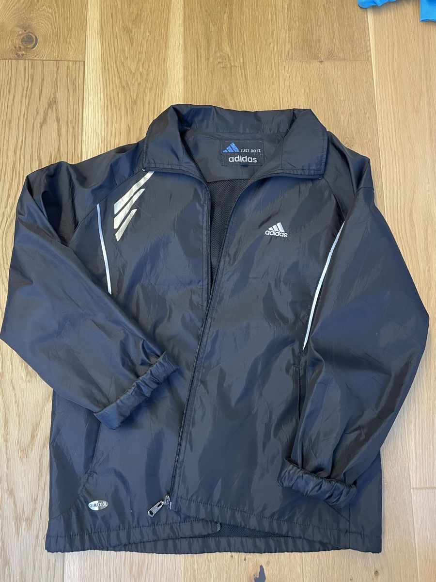 Adidas Giacche: Adidas Jacke, Sport oder Übergang – Usato da Lenggenwil venduto da mai_2m5q 1