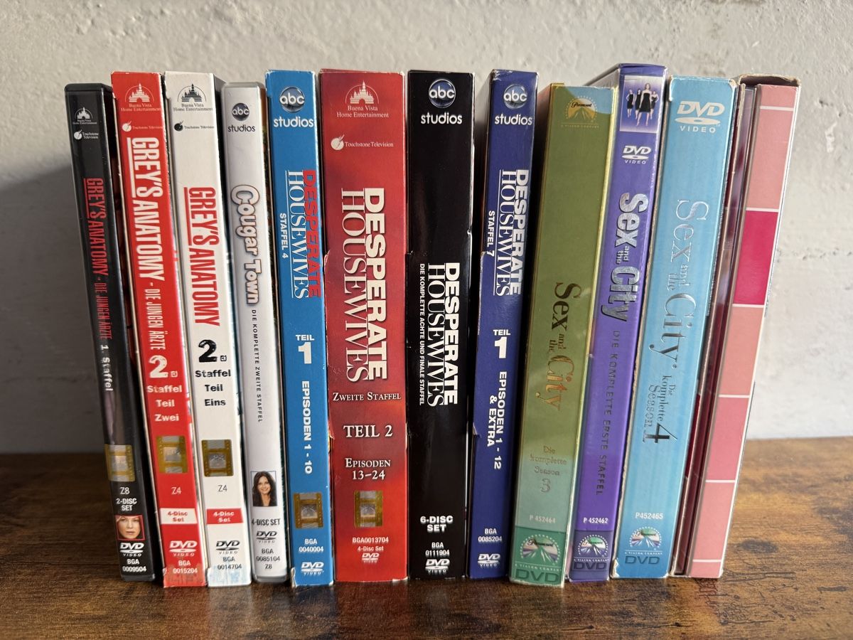 Alle DVDs: 12x DVD Staffeln Set – Gebraucht aus Allschwil von Collector.Shop.Swizz