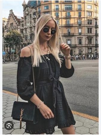 Zara Kleid off shoulder Lochstickerei  Carmen ausschnitt