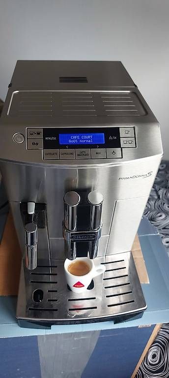 De'Longhi Machines à café & Machines à expresso: Superbe machine á café delonghi PrimaDonna S – D'occasion à Rolle par mro_5nyk