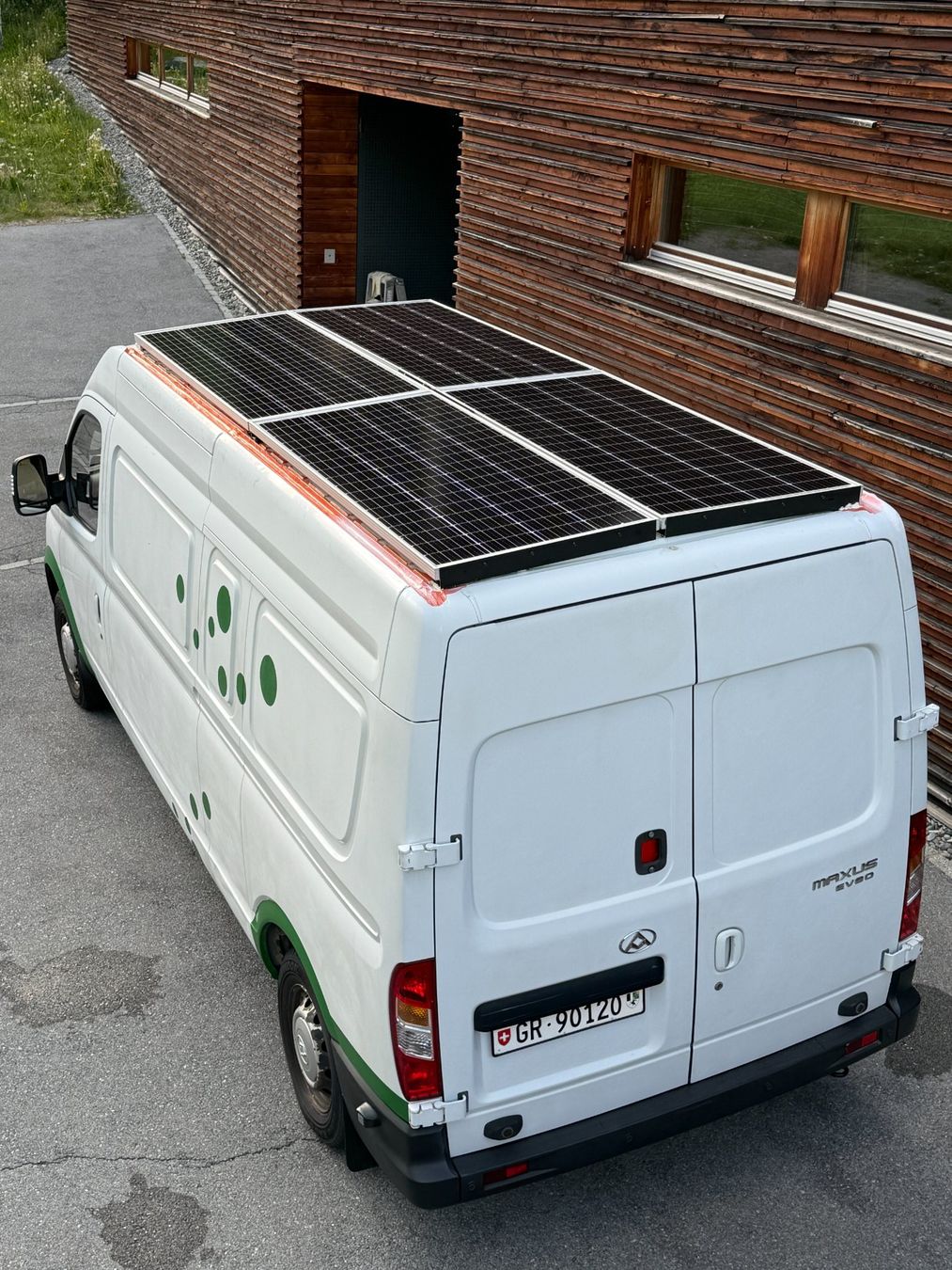 Veicoli da campeggio: Elektro Camper Van Maxus EV80 / 860W PV+ Victron-Komponenten – Usato da Samnaun Compatsch venduto da tschtschnik91 6