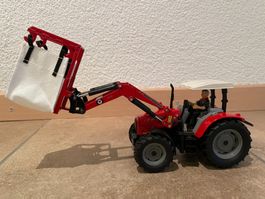 SIKU Massey Ferguson 5445 mit MF Fronlader 958