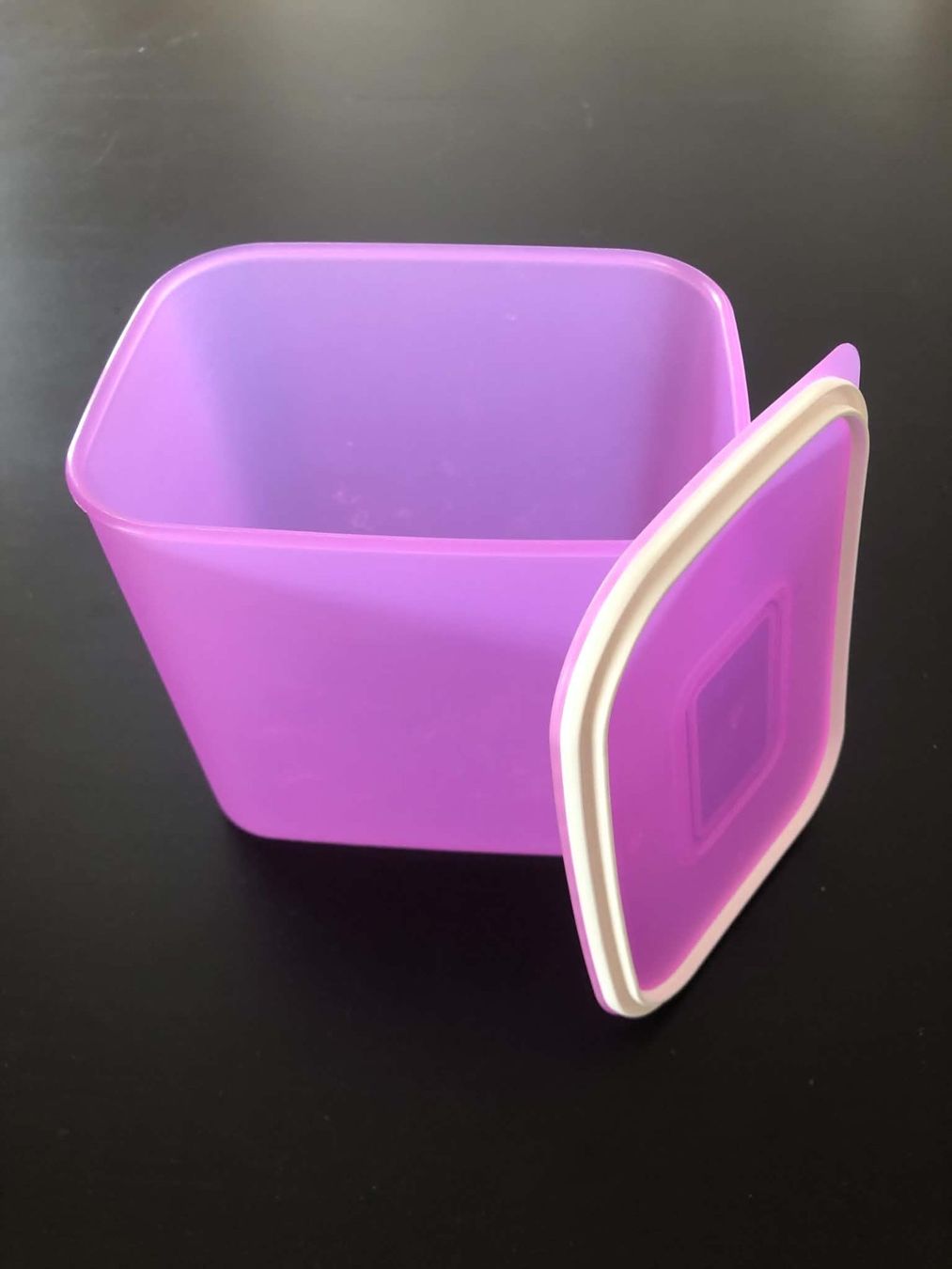 Behälter & Ähnliches: Tupperware Opti 2.1 l. violette bon état. – Gebraucht aus Nyon von BrocBox 2