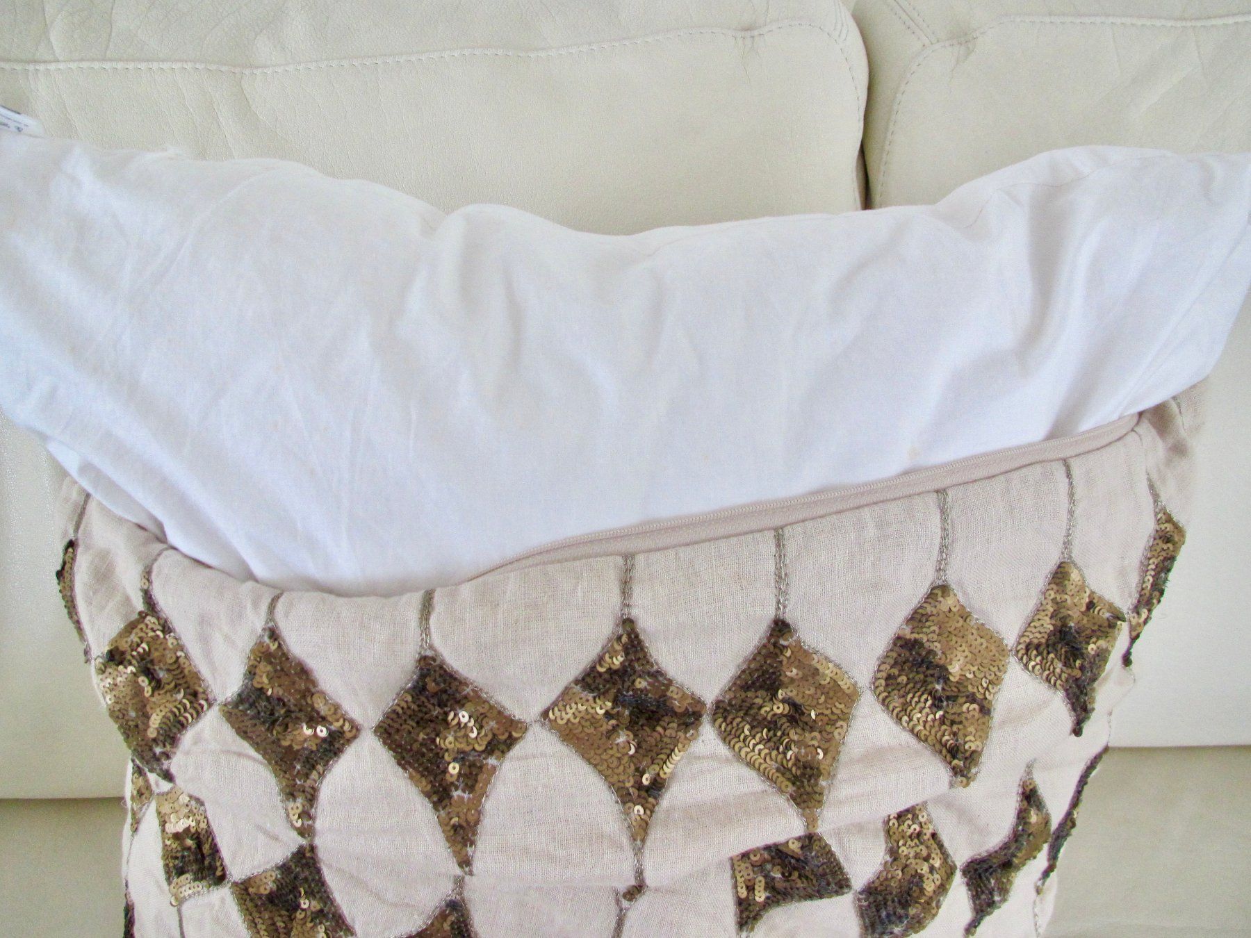 Globus Kissen: GRAND COUSSIN DAY GLOBUS LIN – Gebraucht aus Murten von Selliot 2