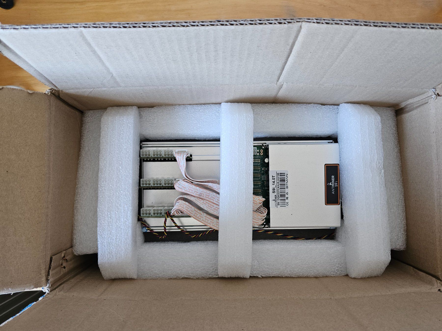 Bitmain Coin Miner: Bitmain Antminer S9i-14 - Never used. – Nuovo (secondo la descrizione) da Lamboing venduto da Mk06 2