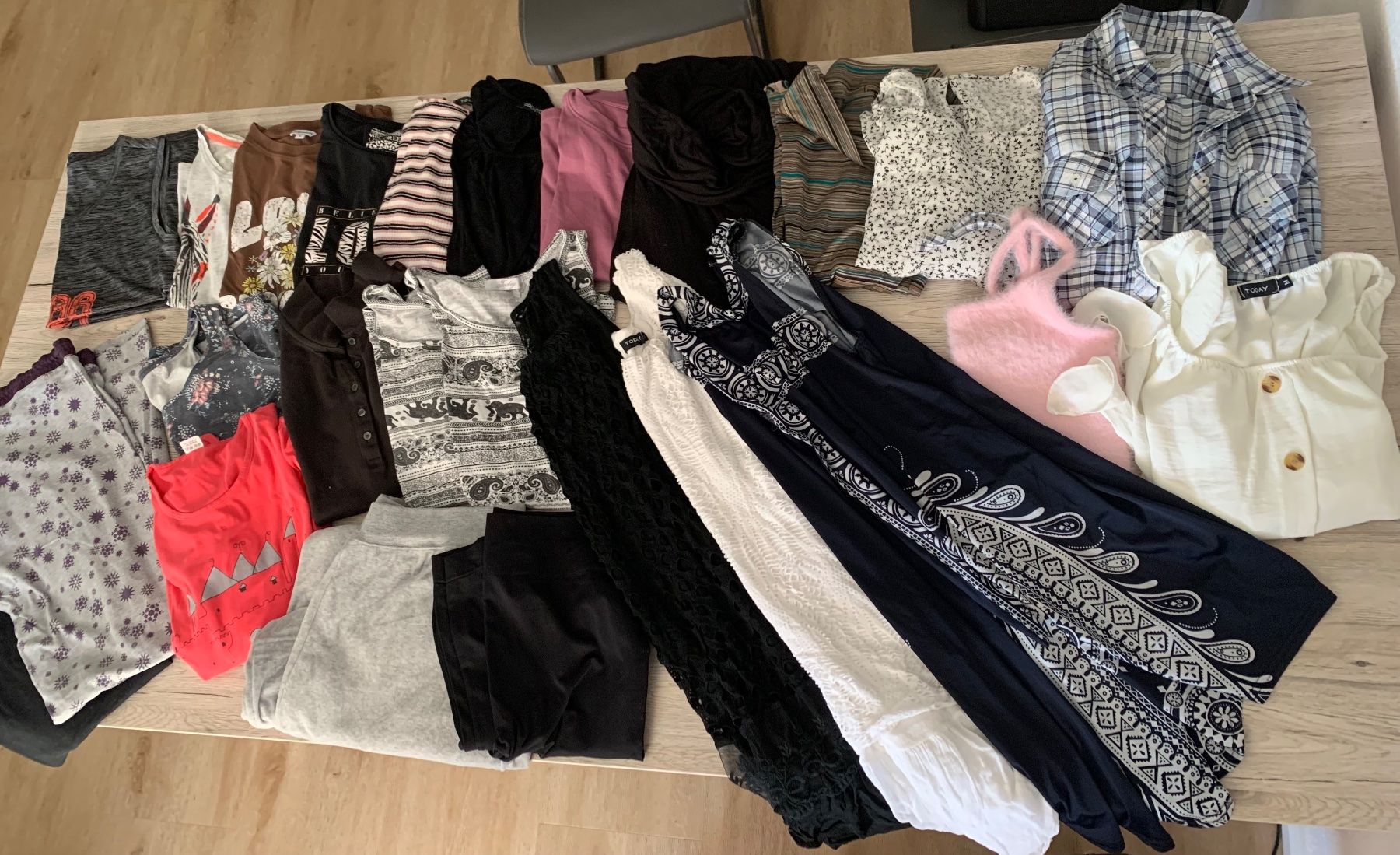 Lotti di vestiti: Markenkleider, Kleiderpaket Gr.M – Usato da Niederhasli venduto da Nati134