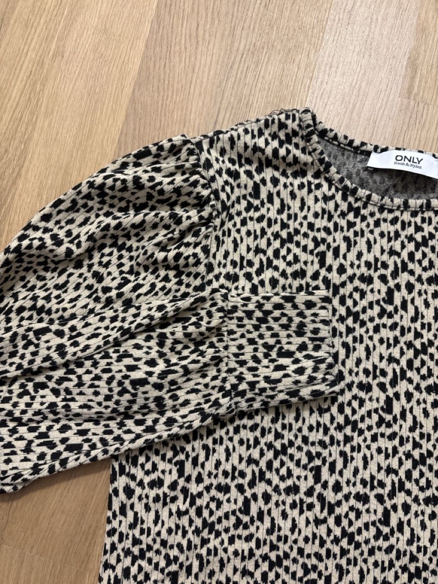 Only Pullover & Sweatshirts: "Only" Pullover mit Leo-Muster, Gr. S, Puffärmel – Neu (gemäss Beschreibung) aus Bern von gwilla 2