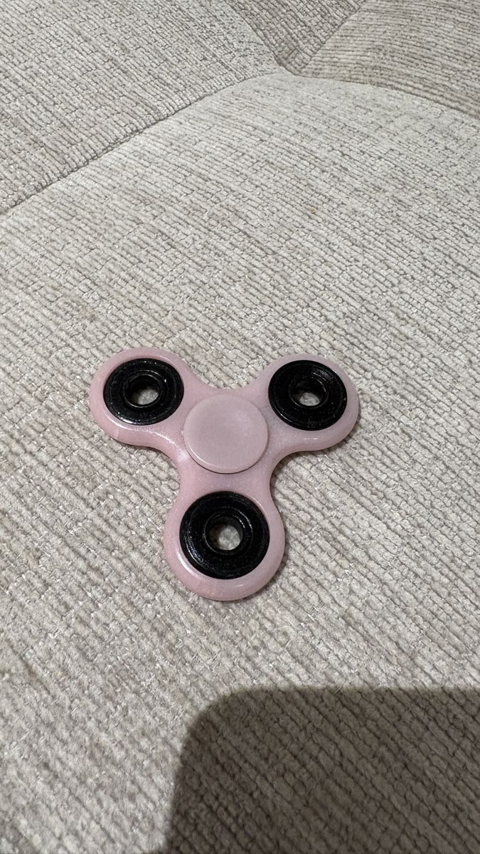 Jouets: Fidget Spinner rosa / Skill  – D'occasion à Zürich par alivasalli