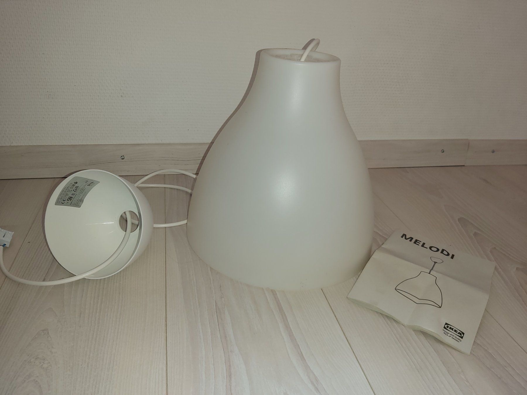 Ikea Lampade: Suspension IKEA MELODI blanche – Usato da La Rippe venduto da veromaud