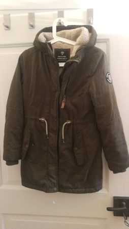 Schöne warme Winterjacke Jungs Gr. 152 Olivgrün