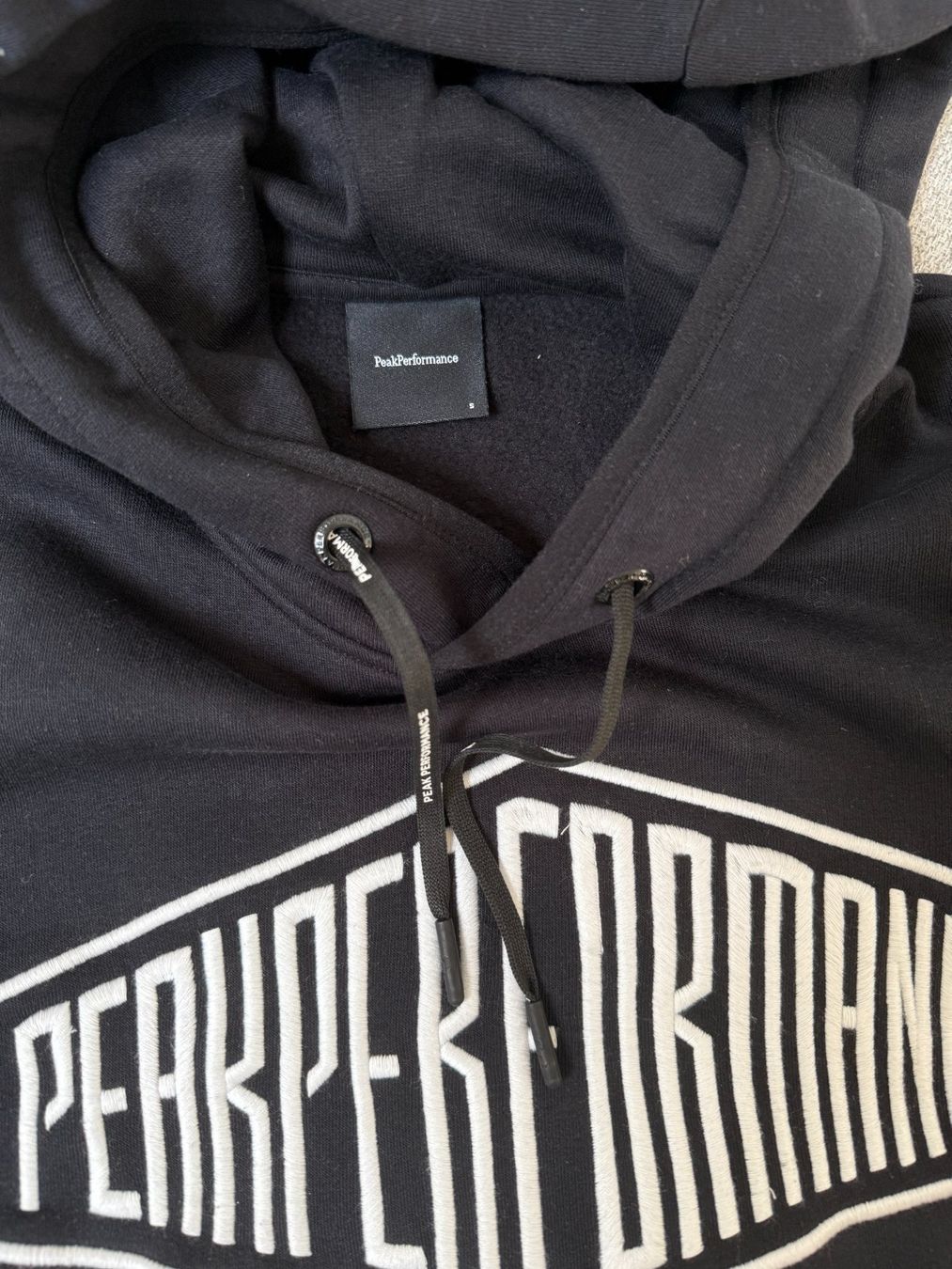 Peak Performance Maglioni & Felpe: NEU Original Peak Performance Jacke / Hoodie, Grösse S – Nuovo (secondo la descrizione) da Biel-Benken BL venduto da Aplus0 1