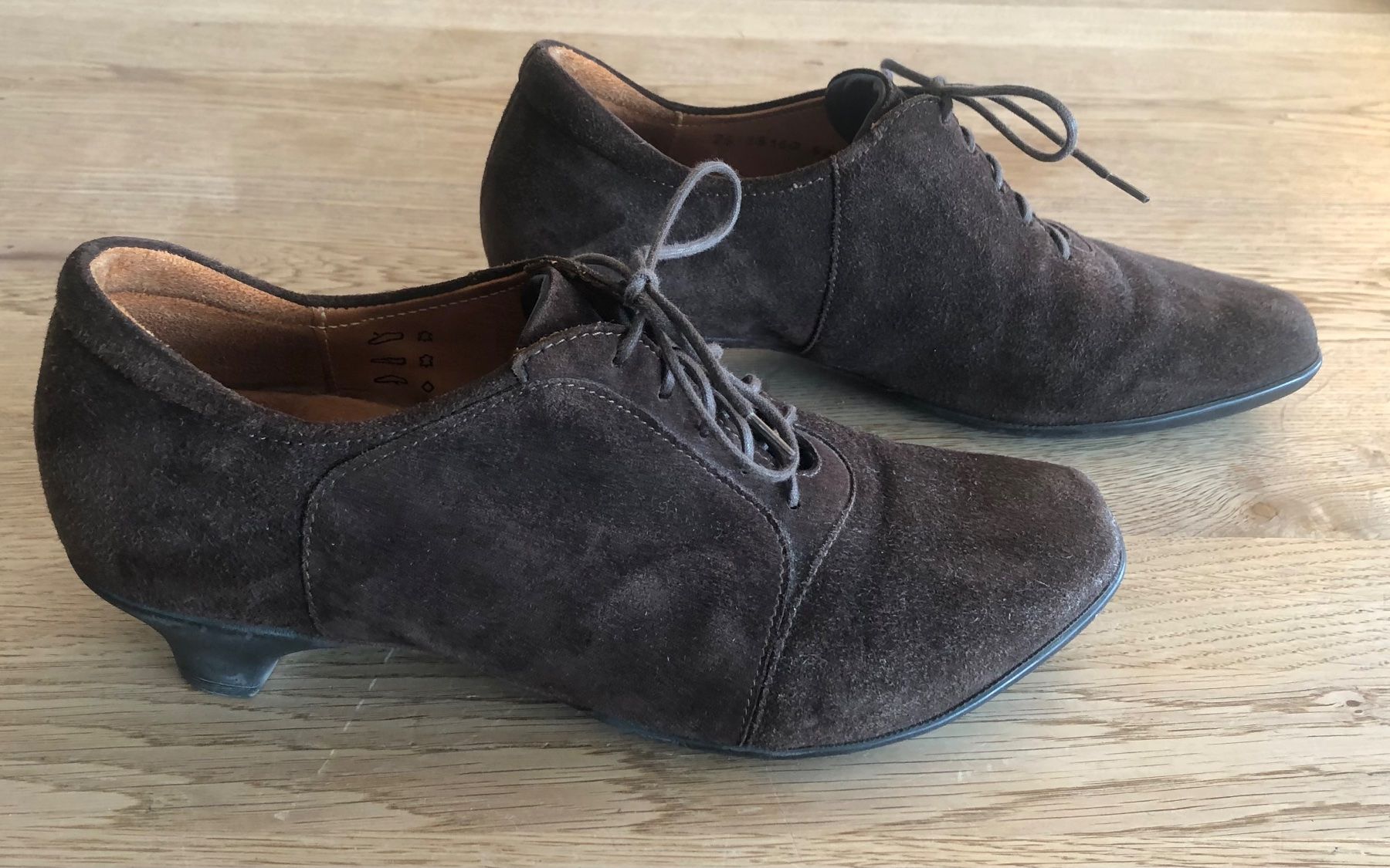 Think Scarpe da donna: Wildleder-Schuhe, Think Pink! – Usato da Zürich venduto da sus_vqh9 1