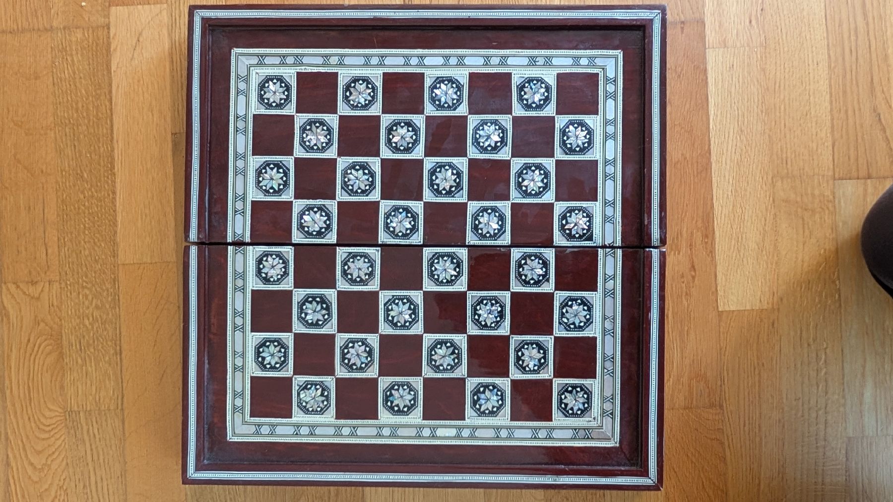 Giochi: Schachbrett – Nuovo (secondo la descrizione) da Burgdorf venduto da Henrikspringbrunn