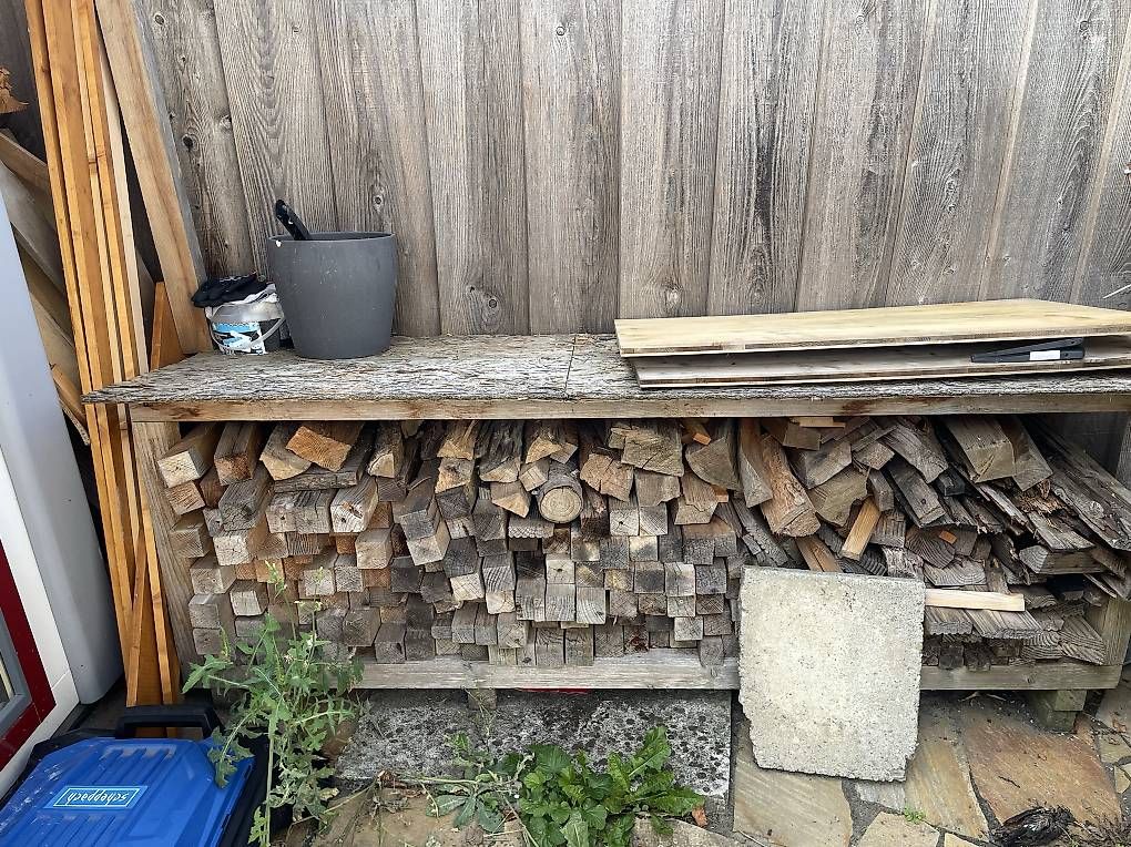Articles en bois: Feuer holz – Neuf avec emballage d'origine à Othmarsingen par KSP