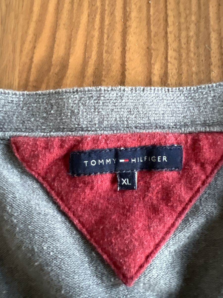 Tommy Hilfiger Giacche: Strickjacke Tommy Hilfiger grau – Usato da Wettingen venduto da Tiffany29 1