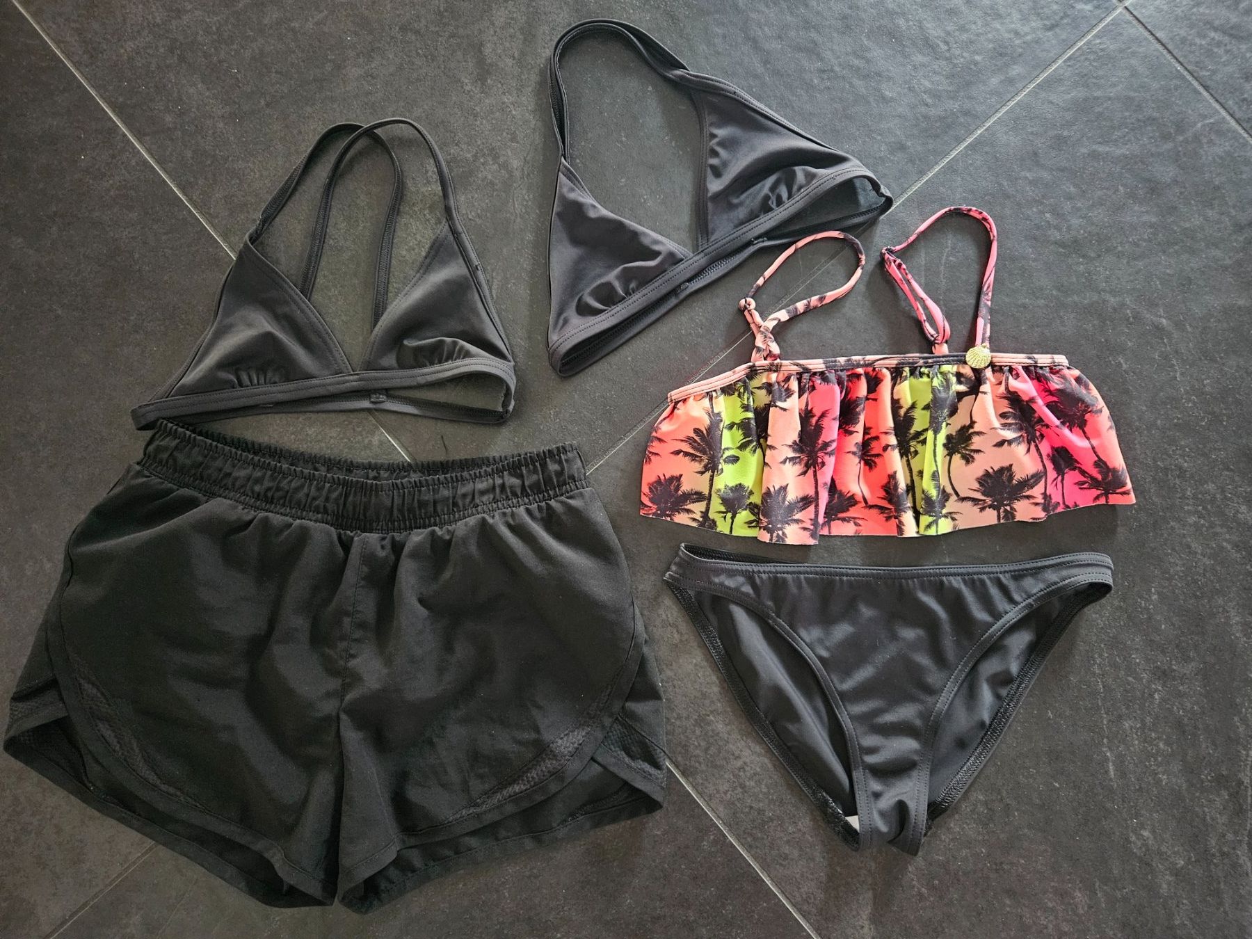 Maillots de bain: Badekleid Gr.134/140 Neu – Neuf (Voir description) à Wangen ZH par tulipe55