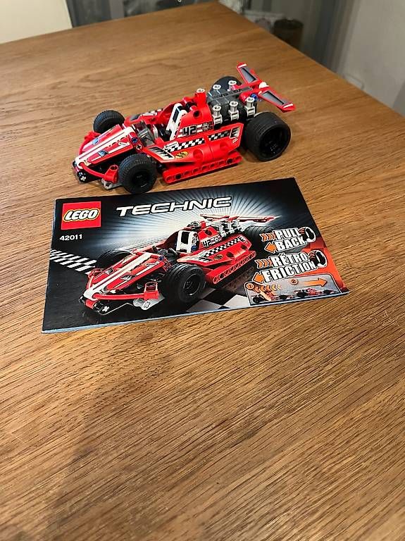 Lego Baukästen: Rennwagen Lego Technic 42011 – Gebraucht aus Olten von Einwegparadies