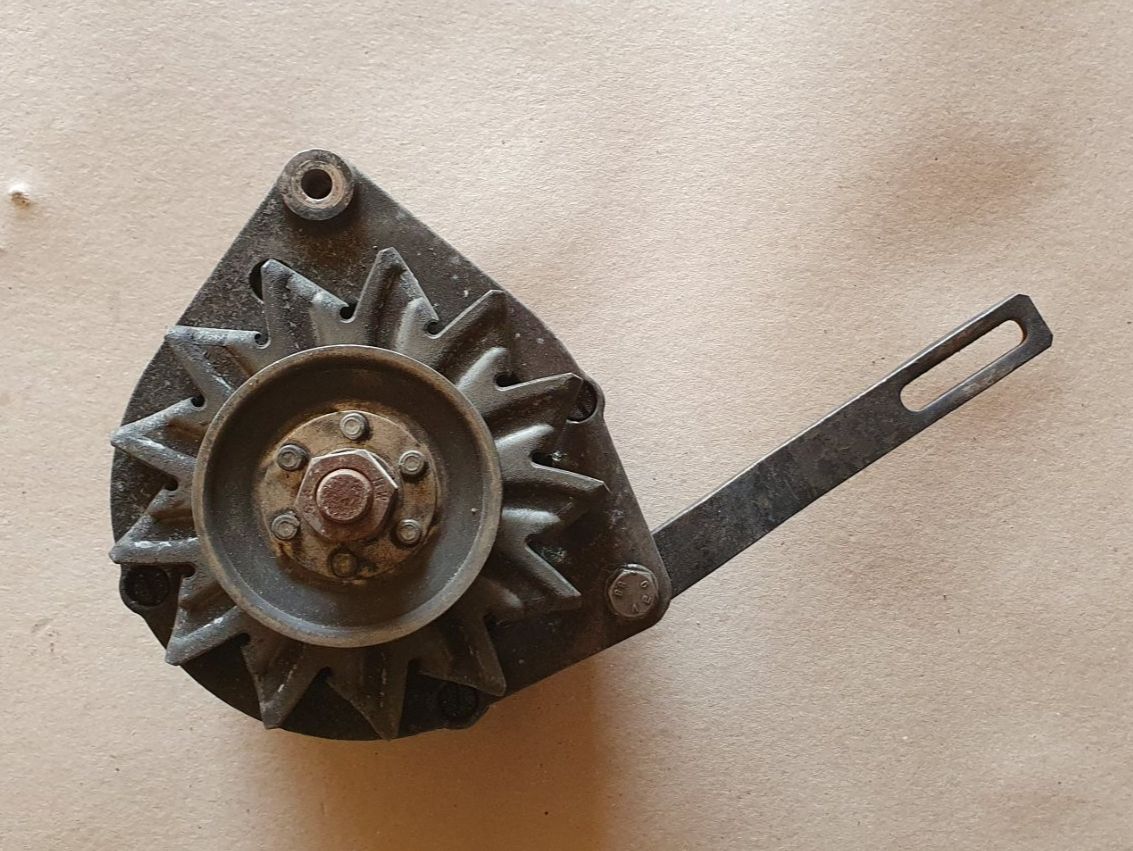 Bosch Tutti pezzi di ricambio auto: Auto Original Bosch Lichtmaschine Oldtimer 14V – Usato da Morgarten venduto da Buemi0