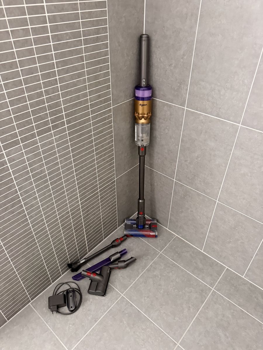 Dyson Aspirapolveri & Accessori: Aspirateur Dyson Omni-glide+ usagé – Usato da Rolle venduto da Lili1234567890
