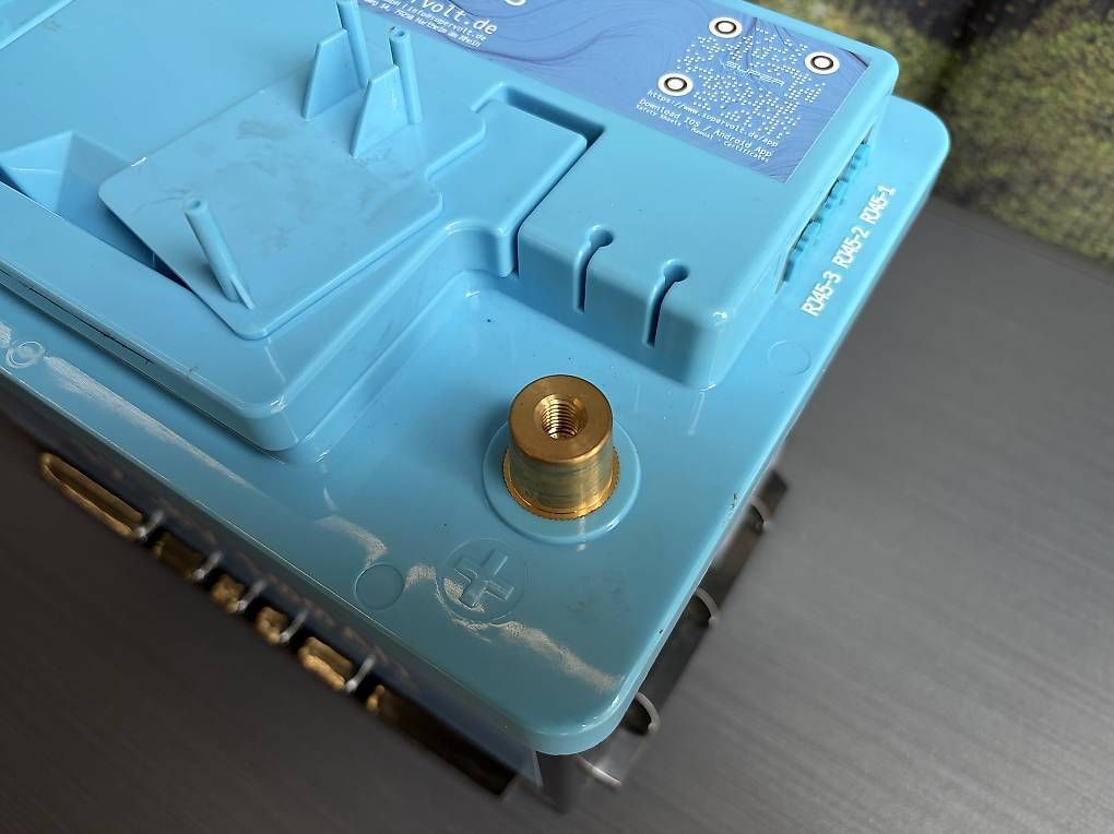 Dispositivi a energia solare: 12.8V 100Ah LiFePO4 Lithium Batterie – Usato da Bülach venduto da CAMPTIVITY 2