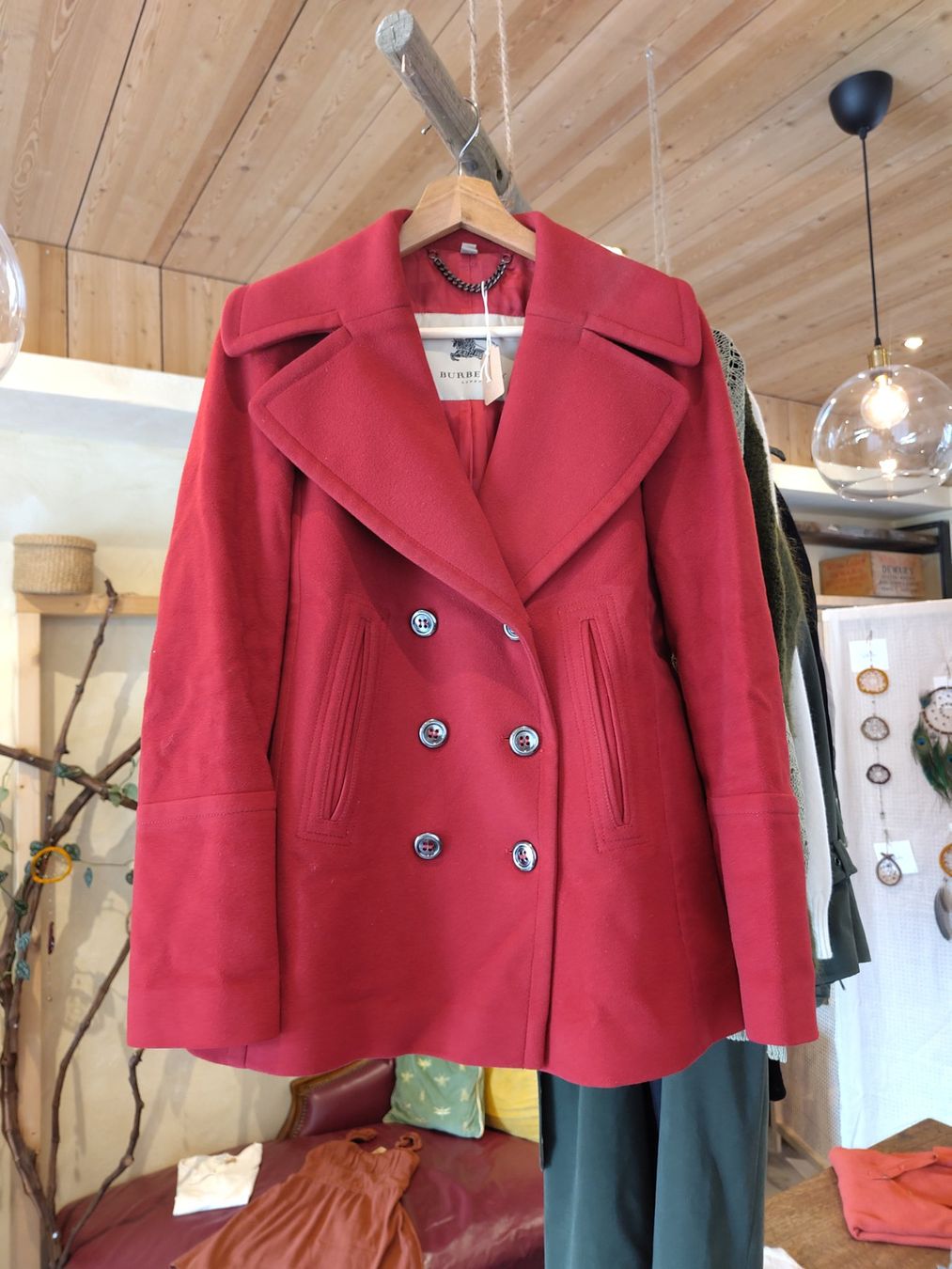 Burberry Mäntel: Burberry mantel / jacke rot – Gebraucht aus Losone von ell_nora89