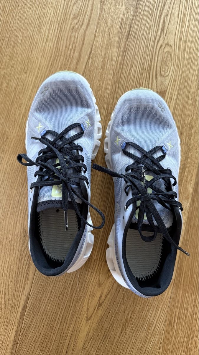 On Scarpe da donna: On Cloud X  Running Shoes size 38 – Usato da Boswil venduto da hey.itsme 1